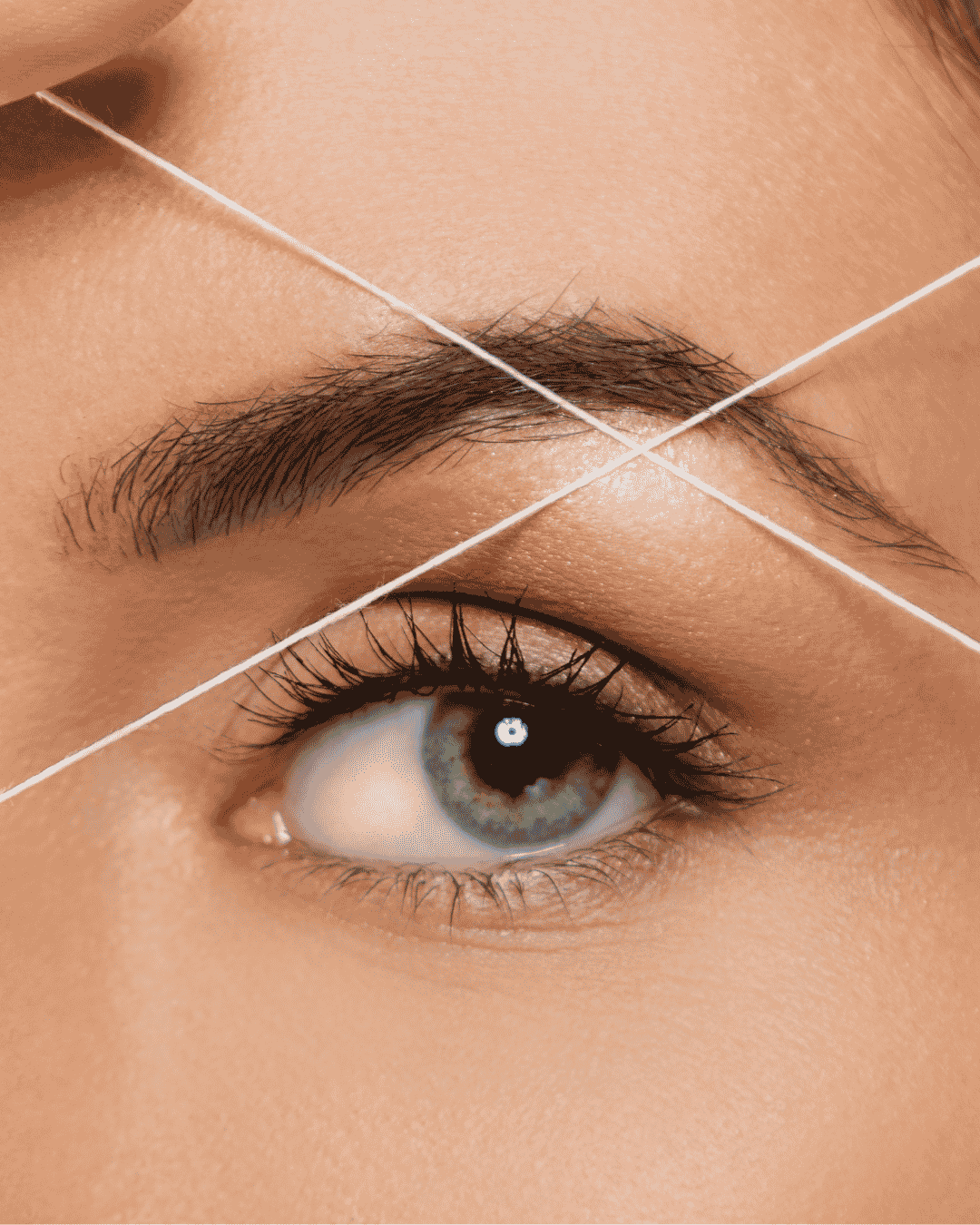 Threading_closeup Nahaufnahme Threading Methode Augenbrauen