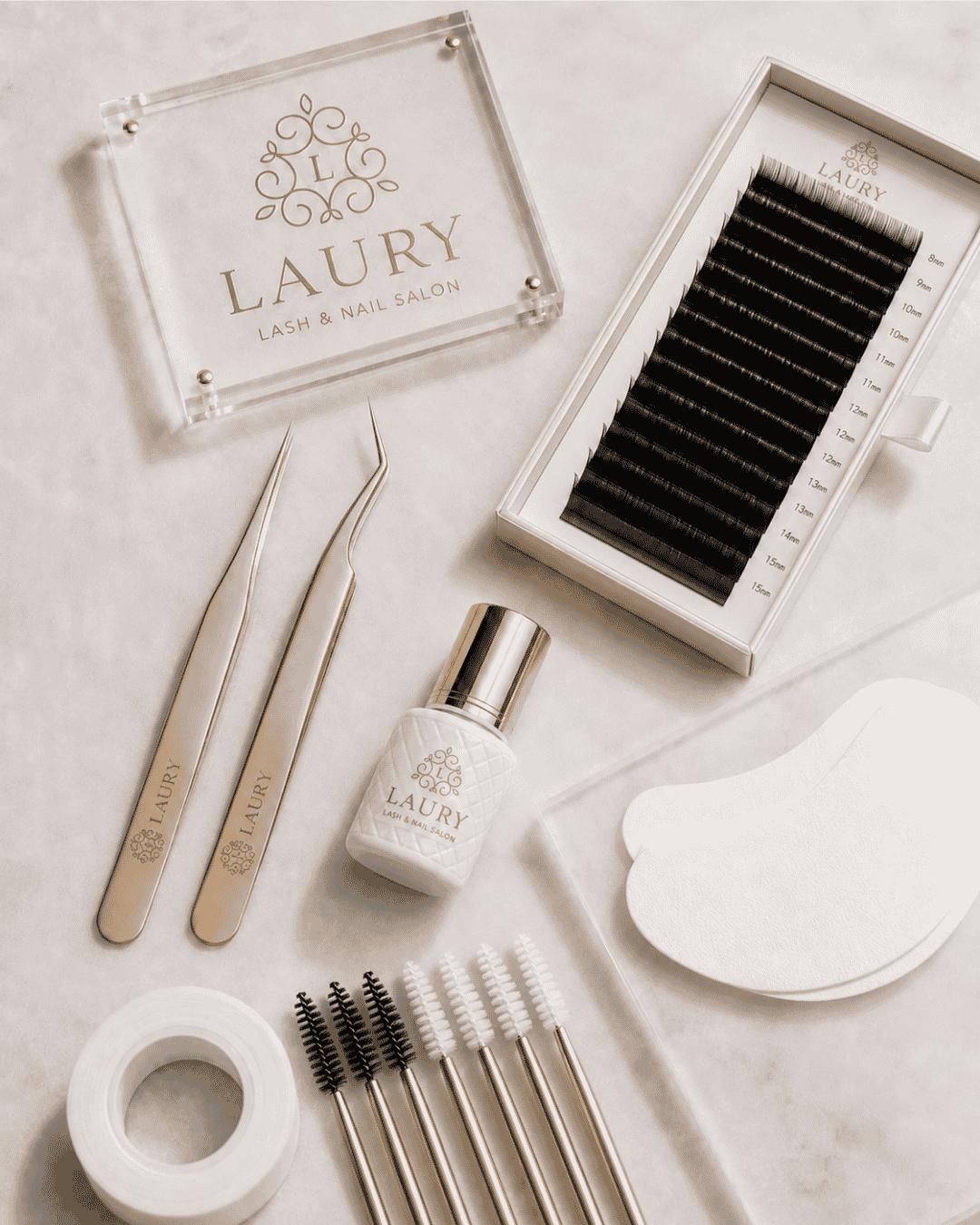 Lash_Material_Laury Abbildung des Materials und der Werkzeuge für Lash Extensions